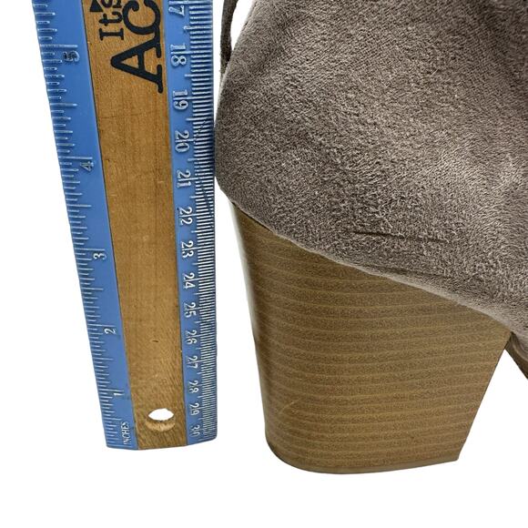 QUPID Madelynn Heeled Booties SZ 9 Peep Toe Tan Suede Strappy Heels Boho Indie - Picture 14 of 16